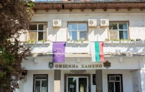 децата камено получиха нова детска площадка
