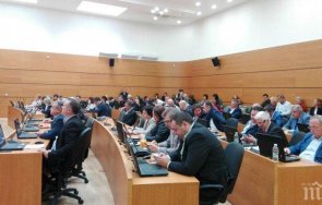 общинските съветници пловдив умуват дали орежат заплатите