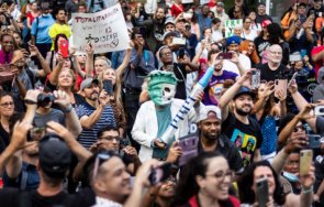 йорк съкращават 000 здравни служители заради отказ ваксинация