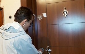 майка две деца повече половин година продължава бори ново общинско жилище