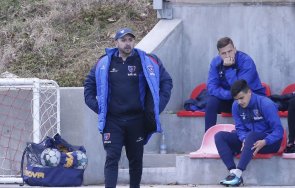 Треньорът Владимир Димитров разкри подробности за неприятния инцидент с футболиста