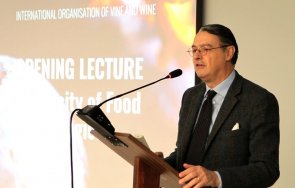 генерален директор международната организация лозата виното става доктор хонорис кауза университета хранителни технологии