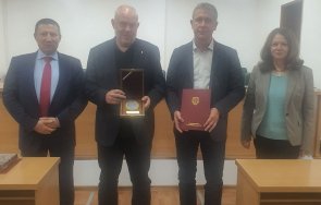 Главният прокурор на Република България Иван Гешев награди днес с