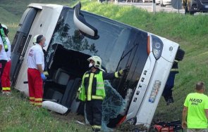 Петима души загинаха и трима са ранени при катастрофа на