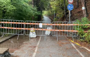 Срутване на скална маса затвори пешеходно велосипедната алеята край Панчаревското