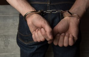 Криминалисти от участък Надежда в Сливен са задържали двама души