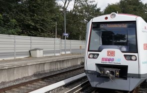 супер технологии демонстрираха първия света автономен пътнически влак