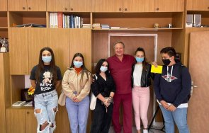 ученици направиха дарение covid отделението асеновград