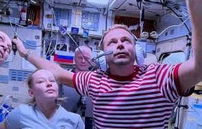 Руският екип който снима на Международната космическа станция се върна