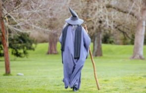 уволниха единствения магьосник света