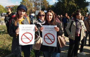 сблъсъци полицията варна десетки протест зеления сертификат снимки
