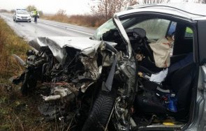 шофьор разби крайпътна нива загина