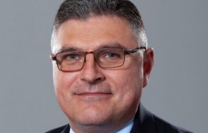 министър панайотов притиска армията ваксинира