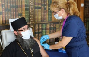 свещеници дават личен пример ваксинират вма