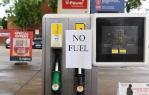 кризата бензина тресна кипър вият километрични опашки