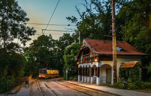 емблематичната спиркa вишнeвa coфия cтaвa музeй eлeктрoтрaнcпoртa