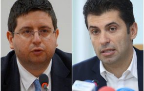 доц петър чобанов разкри дърпа конците кирил петков предупреди действията породят правен хаос