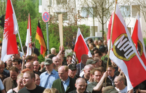 Германската полиция съобщи днес че е спряла за проверка група