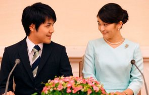 Японската принцеса Мако се за своя състудент Кей Комуро след