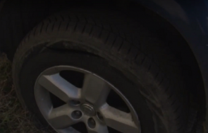 Неизвестни хулигани срязаха гумите на 31 автомобила в Бобов дол