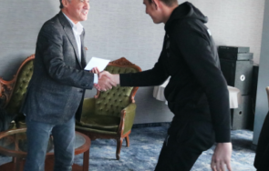 гърми нов скандал боби михайлов раздава премии непълнолетни законно