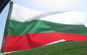 Община Асеновград продължава традицията да предоставя напълно безплатно знамена на