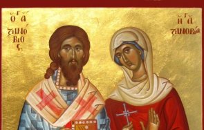 Свети и сестра му света Зиновия живели в третия век.