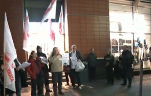 Протестиращи срещу COVID мерките са нахлули в столичен търговски център