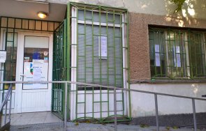 неизвестни опитаха затворят аптека марешки мвр вика подкрепление