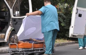 Охранител е намерен мъртъв в Добрич затиснат от паднала метална врата