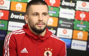 Двама от дефанзивните футболисти на ЦСКА Иван Турицов и