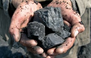 Австралия заяви че ще продава въглища десетилетия напред след като
