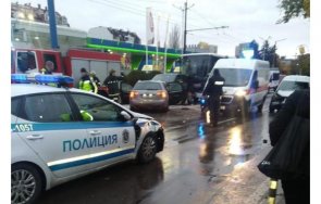 Жена пострада при тежка катастрофа на кръстовището на бул Тодор