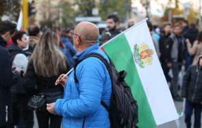 Протест срещу Covid сертификатите блокира част от центъра на София Затворено