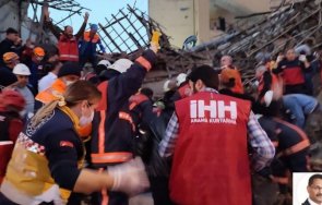 В Източна Турция се срути двуетажна сграда пълна с купувачи