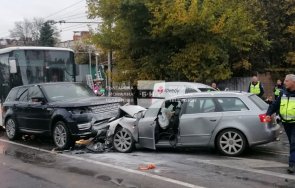 15 годишният шофьор предизвикал полицейска в София завършила с тежка катастрофа