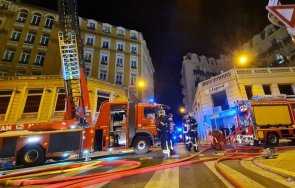 Пожарникари са евакуирали повече от 50 гости на хотел в
