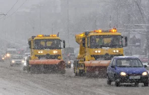 Между 2500 и 3000 снегопочистващи машини хвърля АПИ срещу първите