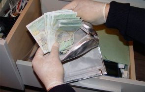 Кражба на пари разкриха служители на полицейското управление в Павликени