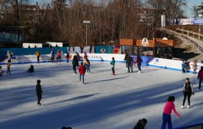 Ледената пързалка Юнак в София отваря врати за посетители на