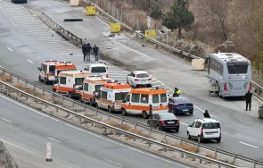 При допълнителен оглед на катастрофиралия на автомагистрала Струма автобус с