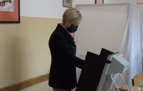 горещо пик кандидатът вицепрезидент невяна митева гласува софия видео обновена