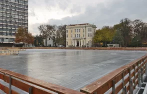 Ледената пързалка построена в центъра на Пловдив ще бъде отворена