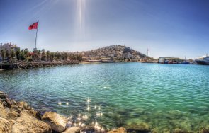 Курортът Кушадасъ на Егейско море се готви да посрещне масово