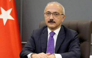 Министърът на финансите на Турция Лютфи Елван подаде оставка съобщи