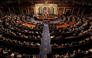 Камарата на представителите на американския Конгрес гласува законопроект за финансиране