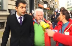 Протестиращи срещу противоепидемичните мерки погнаха съпредседателят на Продължаваме промяната Кирил
