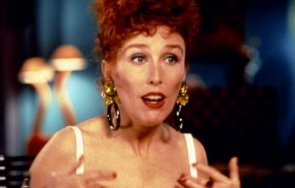 самоуби звезда испанската комедия новите съседи