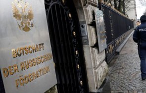 Германия ще експулсира двама руски дипломати след като германски съд