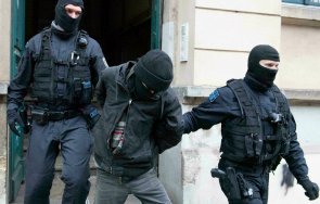 Германската полиция е претърсила няколко жилища в рамките на разследване